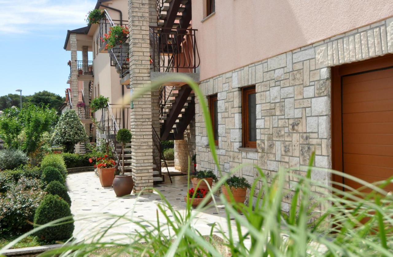 Apartman Lory Póla Kültér fotó