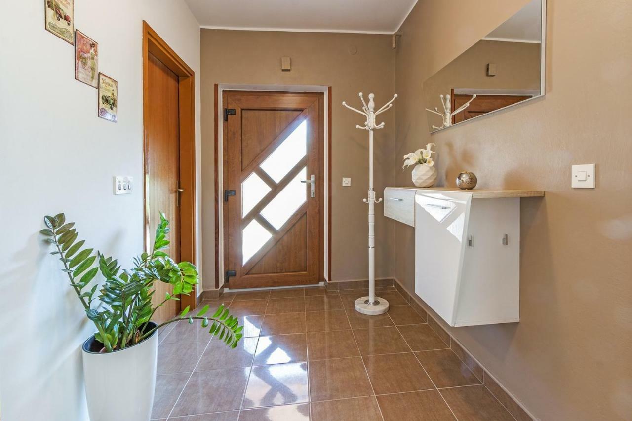 Apartman Lory Póla Kültér fotó